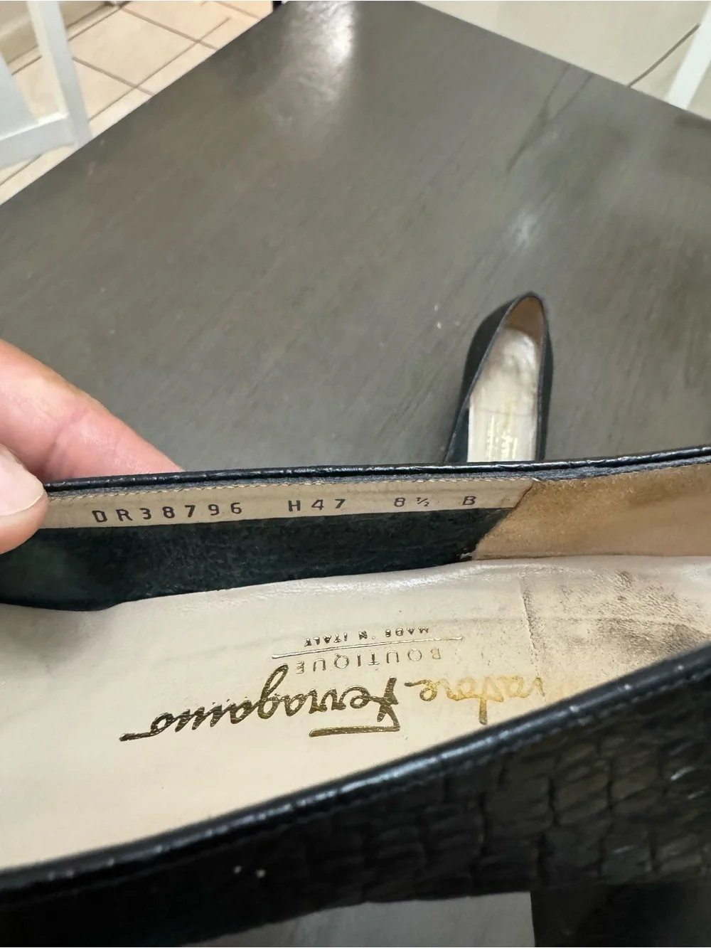 Vintage Salvatore Ferragamo boutique crocodile embossed leather size 8.5